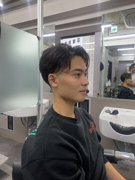 クロムトウキョウ ザ バーバー ネオン 新宿店(CHROM TOKYO the Barber ne/on) フェザーショート