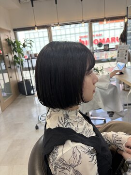 ベルム(Belme) 深めグレージュ ボブ 艶カラー