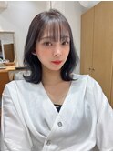 カーキグレージュマッシュショート大人かわいいフェザーバング