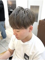 テトラ バイ ネオリーブ 横浜西口店(tetra by neolive)&nbsp;ブリーチ込みメンズグレージュカラー