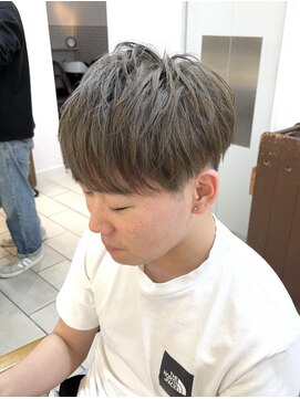 テトラ バイ ネオリーブ 横浜西口店(tetra by neolive) ブリーチ込みメンズグレージュカラー