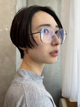 レティ(lety) 黒髪 ハンサムショート センターパート 前髪なし