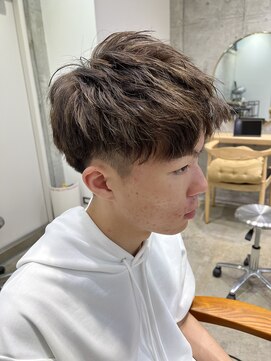 ガーデン オオタカノモリ(garden otakanomori) メンズハイライトカラー/白髪ぼかし/アップバング/ツーブロック