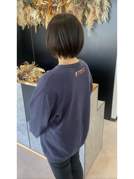 シロ(SHILO) 大人かわいいショートボブ