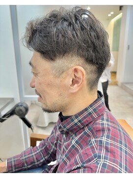 ロミーオム 本厚木(ROMMY. Homme) ツーブロック刈り上げアップバングショートビジネスメンズヘア