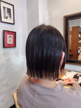 ミーノ(mｉｅｎｏ) 切りっぱなしボブ＆裾カラー【ケアブリーチオーガニックカラー】