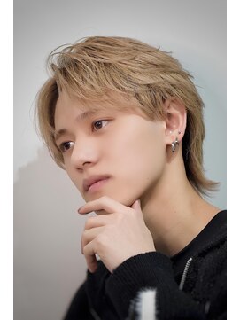 メンズオルズ 渋谷(MEN'S ALLZ) ミルクティベージュセンターパートメンズウルフフェザーショート