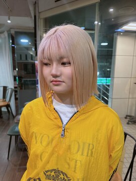 ヘアーアンドメイク ビス(HAIR&MAKE bis) 2bleach~/ブロンドカラー/切りっぱなしボブ【NOKA】