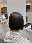 メテオストレートで軽めの切りっぱなしボブ