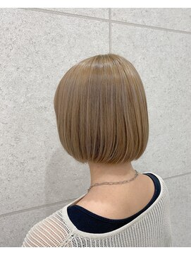 マアムジーコネクション(ma'am zee Connection.) 【ma'amZee conn小林】プラチナベージュ×つるっとボブ