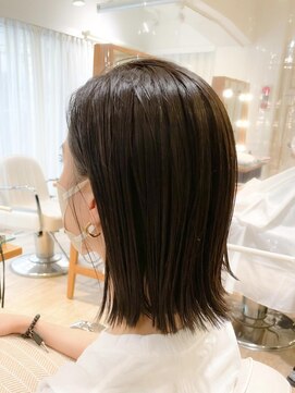 ネオリーブ チロル 横浜西口店(Neolive CiroL.) ぱつんカットのミディアムヘア 大人かわいい