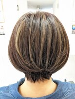 ヘアーデザインムーヴ(Hair design MOVE) 白髪ぼかしハイライト　ショート　ショートボブ