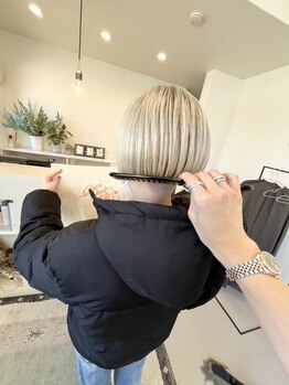 オオムラ(Oomura)の写真/【Oomura】綺麗なシルエットでデザインカラーとの相性◎360度どこから見ても綺麗なフォルムのスタイルを。