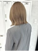 切りっぱなしボブベージュカラー