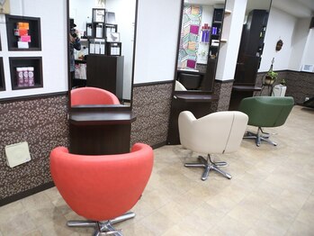 美容室カルナットの写真/【炭酸シャンプー無料体験実施中】キッズ～お年寄りまで大歓迎の地域密着サロン★カラー楽しみたい方大歓迎