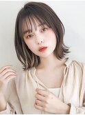 斜めバングココアベージュくびれヘア前髪サイドバング小顔