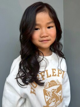 ナカオコアフュール(NAKAO COIFFURE) キッズカット 巻き髪ロングヘア ワンレン 小学生カット 女の子