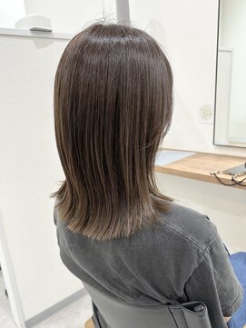 グニー(gunii) 重ためミディアムヘア