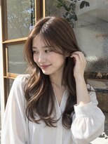 クシェル バイ リリア(kuschel by LILIA.)&nbsp;柔らかブラウンの韓国風ロング