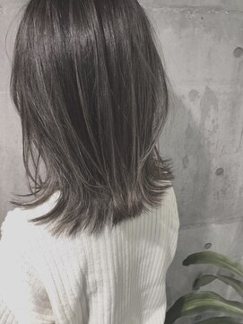 ホワイト 伊勢崎(WHITE) コントラストの効いた外国人風ハイライト☆シルバーアッシュ☆