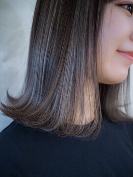 リノショアーズ 日本大通り店(RINOSHORES) 【ハイライトカラー＋ケアブリーチ】スモーキーベージュ