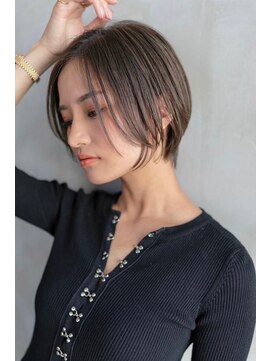 メゾンバイハバナ(maison by HAVANA) 大人かわいいフェザーバングカーキグレージュミディアムウルフ