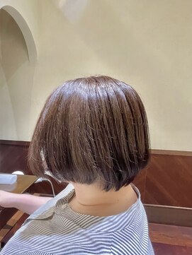 エルサフィロ ヨドヤバシ(el zafiro yodoyabashi) 大人女性ゆるっとショート グレーベージュ/40代