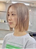 切りっぱなしレイヤーボブ顔まわりレイヤーホワイトベージュ