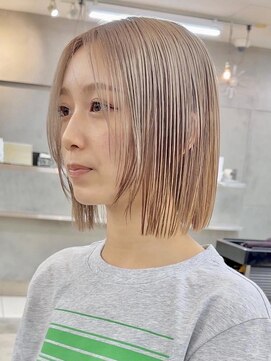 ヴェイン 渋谷(vain) 切りっぱなしレイヤーボブ顔まわりレイヤーホワイトベージュ