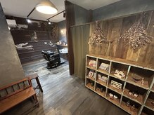 リワード(Reward)の雰囲気（1席1スタイリストなので他人を気にせずお寛ぎいただけます）