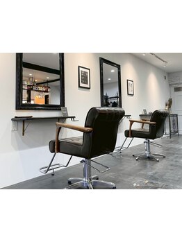 落ち着いた雰囲気の店内と、丁寧なカウンセリングが◎大人女性向けのサロン♪心も髪も癒されて…。