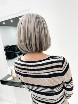 ジョリ(Jolie) 白髪ぼかし/ブリーチカラー/ボブ/グレージュ/ハイライト