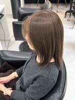 ファルベ(Farbe)&nbsp;赤みを抑えた透明感オリーブベージュ