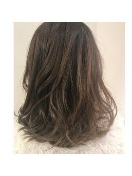 リサヘアーデザイン(RISA HAIR DESIGN) 透け感パールグレー