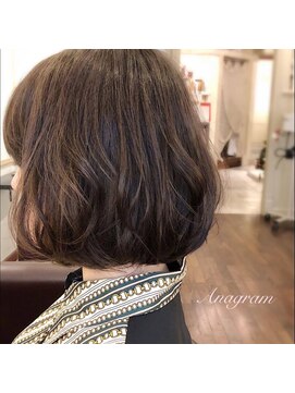 アナグラム(Anagram) 重いだけが”ボブ”じゃない 軽さも楽しむ”大人ボブ”