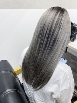 ジゼル 博多(GiseL) シルバーシャドウルーツ/ Gisel  @avlon0805 [博多駅前]