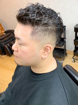 ヘアーコレクション グロース(HAIR COLLECTION Growth) 30代40代メンズ刈り上げフェードかき上げパーマ短髪ワイルド