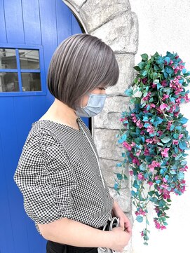 シェミール(CHEMIR) 王道ボブ切りっぱなし内巻き大人可愛いグレージュカラー四日市