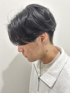 ヒュイル バイ ニアウ(Hwyl by Niau) メンズマッシュセンターパートスパイラルパーマニュアンスパーマ