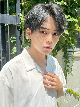 オグジュアリー 表参道(aux.) スーツ短髪ツーブロック束感モテる黒髪シークレットパーマ流行