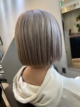 ジエクト ヴィシア(The Ect VIXIA) ホワイトベージュ/くすみミルクティー/ボブ/ボブヘアー/シルバー