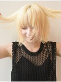 ブロンドヘア/顔まわりレイヤー/ミディアム