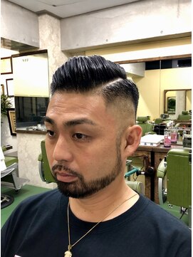 タケシズバーバー(BARBER) サイドバックスキンフェードポンパドール
