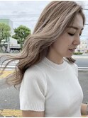 ベージュ