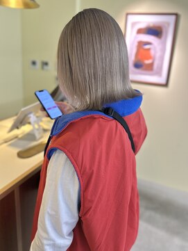 ロジェ(loje) 【loje】ホワイトグレージュ/切りっぱなし外ハネボブ/ハイトーン