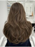 ヘーゼルベージュ　ブリーチなし　レイヤーカット　海外風