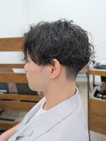ジェナ(Jena)&nbsp;センターパート ナチュラルシャドウパーマ 横浜駅