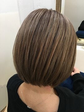 ロイド(Royd.) ハイライトカラーグレージュボブ