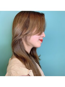 リーホリエ(Lee Horie) 上品で色っぽさがある顔まわりカット