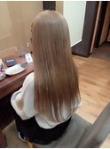 20代　ロング　ツヤ髪　ブリーチ　ベージュ系カラー